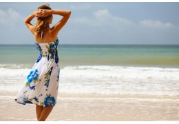 Luftig und stylisch zugleich - Warum Strandkleider so beliebt sind wie nie zuvor